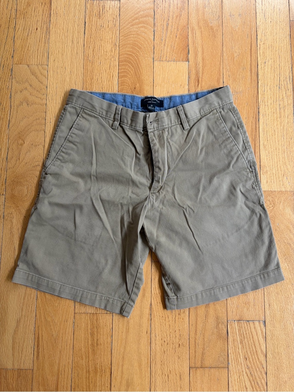 Banana Republic Men's Khaki Casual Shorts - Classic Flat Front